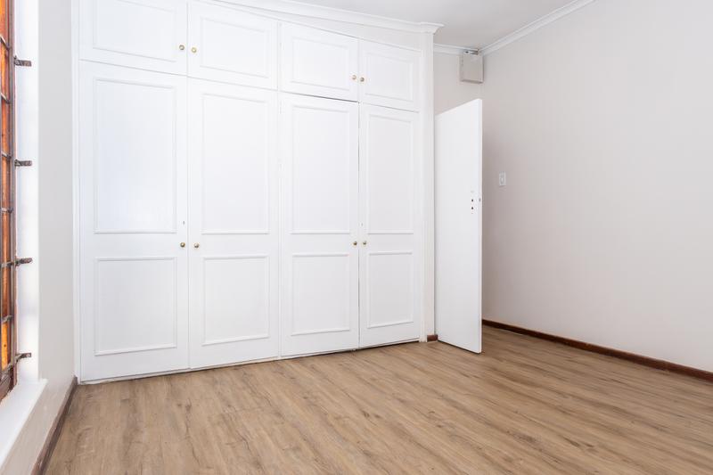 To Let 4 Bedroom Property for Rent in Bergvliet Western Cape